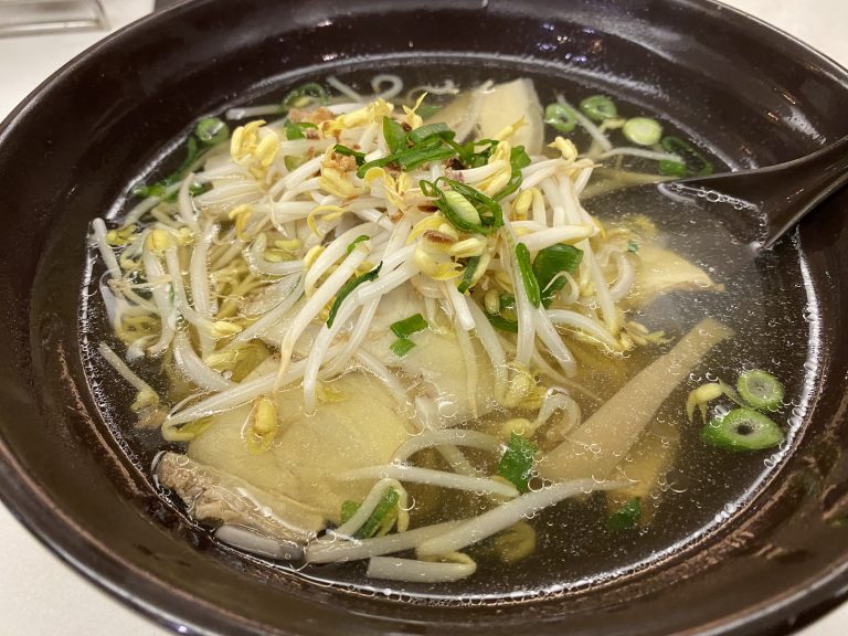 Finding a Surprisingly Japanese-Style Ramen at a Vietnamese Restaurant in Auckland